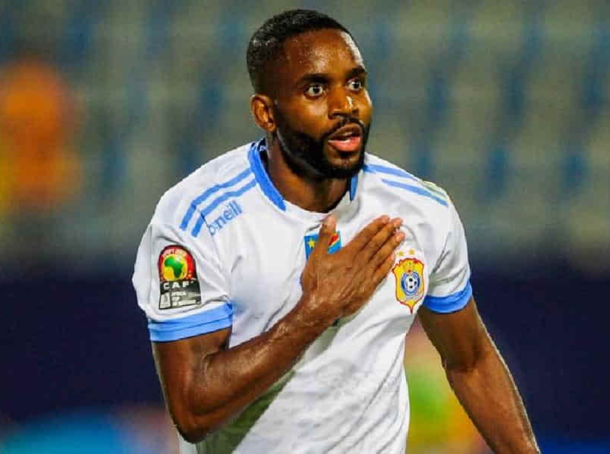 Cédric Bakambu, né le 11 avril 1991 à Ivry-sur-Seine, est un footballeur international congolais qui évolue au poste d'attaquant à l’Olympiakos