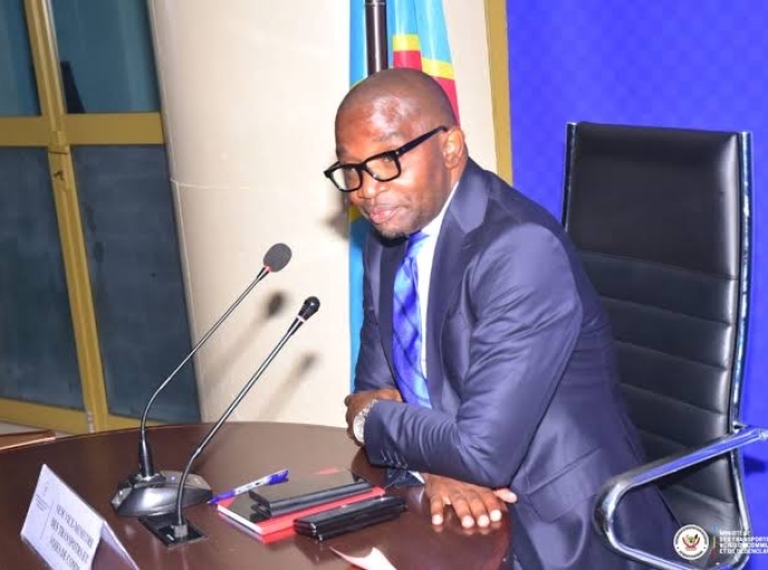 Grève des chauffeurs à Kinshasa : le ministre des Transports, Marc Ekila remet les chauffeurs en confiance !