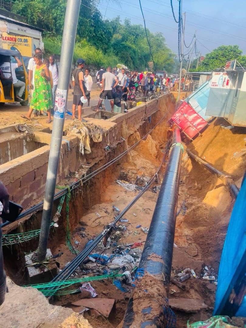 PLUIES DILUVIENNES À KINSHASA : PLUSIEURS AXES ROUTIERS COUPÉS PAR DES ÉROSIONS