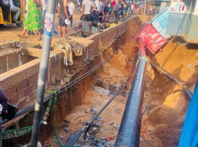PLUIES DILUVIENNES À KINSHASA : PLUSIEURS AXES ROUTIERS COUPÉS PAR DES ÉROSIONS   