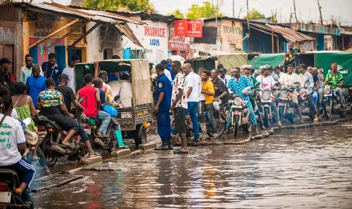 KINSHASA : LA ROUTE MOKALI EN ÉTAT DE DÉLABREMENT AVANCÉ