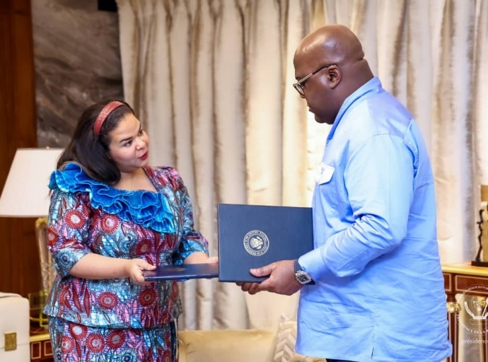RDC: L'ACCORD DE PAIX SIGNE EN WASHINGTON REMIS AU PRÉSIDENT DE LA RÉPUBLIQUE