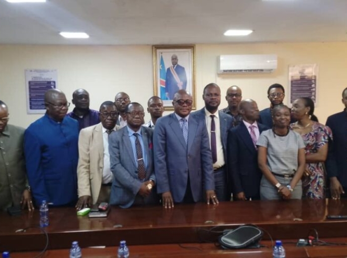 ÉDUCATION : LE GOUVERNEMENT DÉSAMORCE LE PRÉAVIS DE GRÈVE DES ENSEIGNANTS GRÂCE À L’INTERVENTION DU VICE-MINISTRE THÉODORE KAZADI