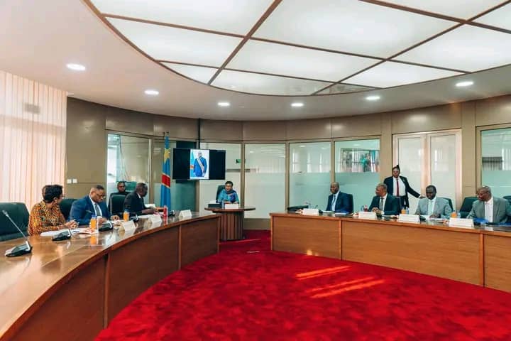 RDC – ÉCONOMIE : LE GOUVERNEMENT JUSTIFIE LE RAFFERMISSEMENT DU FRANC CONGOLAIS