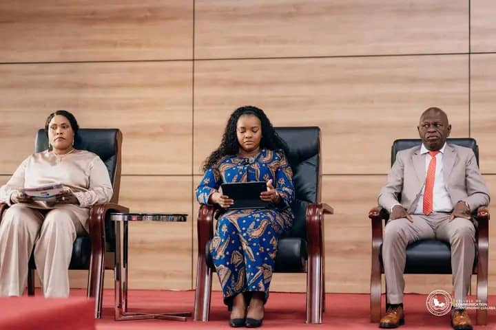 NOELLA AYEGANAGATO A PRÉSIDÉ LA CÉRÉMONIE DE REMISE DE NOUVEAUX PASSEPORTS BIOMÉTRIQUES AU LUALABA