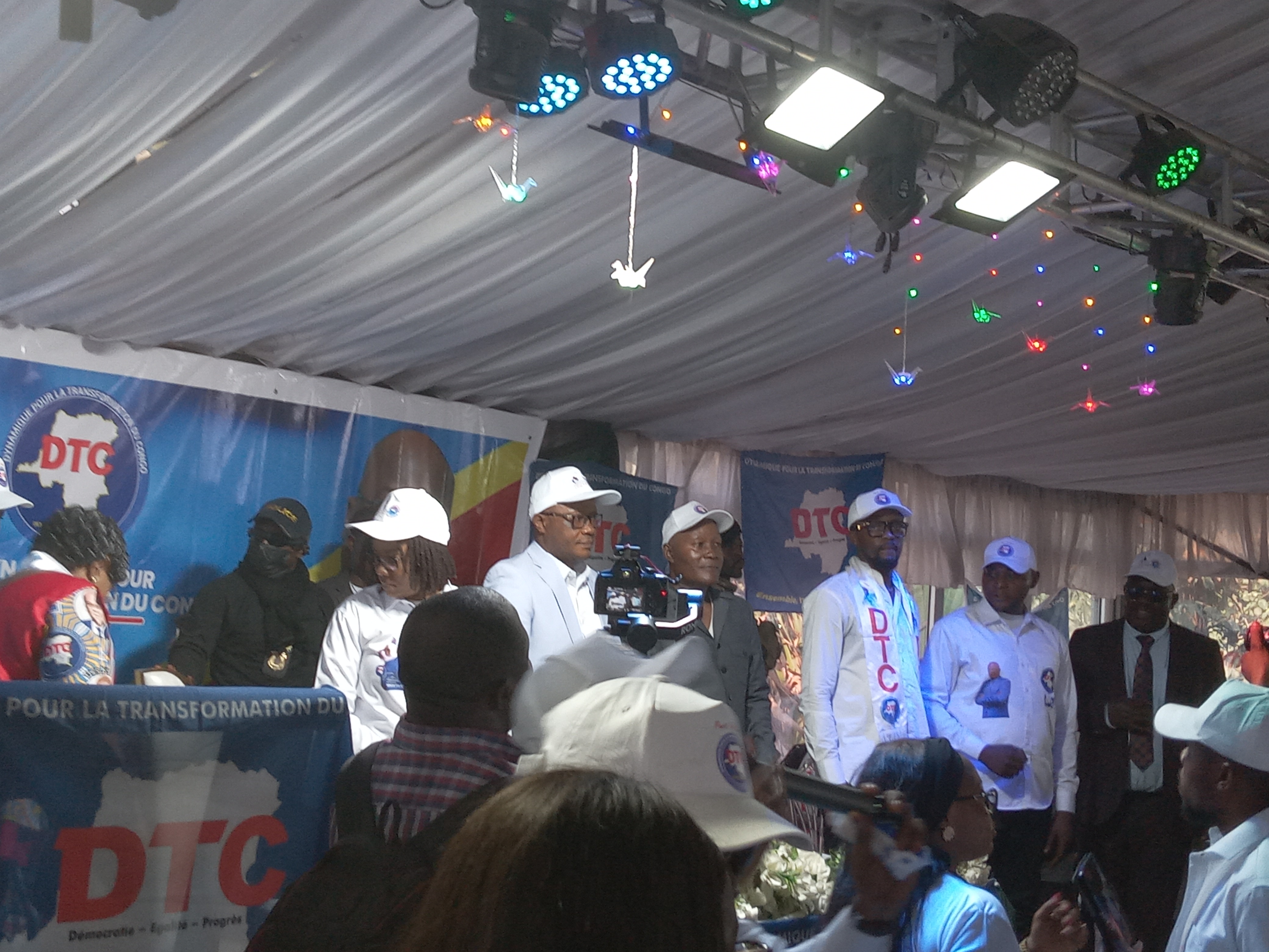 KINSHASA/DTC : LA NOMINATION AU GOUVERNEMENT DE THÉODORE KAZADI FETEE PAR LES JEUNES ET FEMMES DE SON PARTI À LA FICKIN 