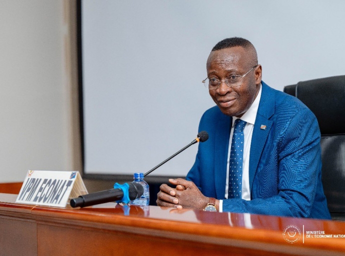 ECONOMIE : LE VICE-PREMIER MINISTRE, MINISTRE DE L’ÉCONOMIE MUKOKO SAMBA LANCE LA RÉVISION DU CADRE RÈGLEMENTAIRE DU PETIT COMMERCE ET DE COMMERCE EN DÉTAIL 