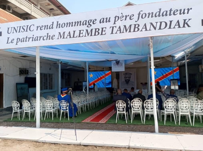 CEREMONIE D’HOMMAGE AU PROFESSEUR PAUL MALEMBE TAMANDIAK A L’UNISIC (EX. IFASIC): UN TÉMOIGNAGE DE GRATITUDE