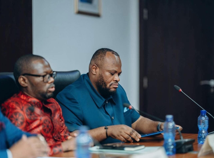 KINSHASA : DANIEL BUMBA OPÈRE UN RÉAMÉNAGEMENT DE SON CABINET