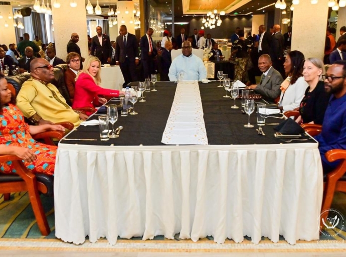 Rdc : &quot; Fin de la guerre dans 52 jours&quot; PAULA WHITE [ Conseillère spirituelle de D. Trump ]