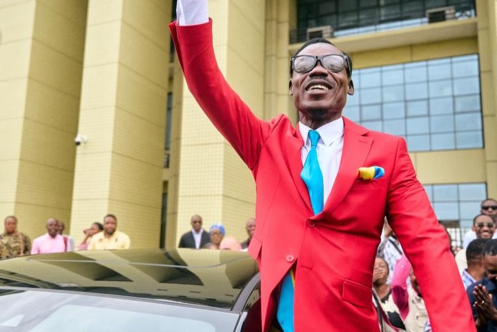 CAN Maroc 2025 : Promesse tenue, le ministre Budimbu remet une Jeep à Lumumba Vea