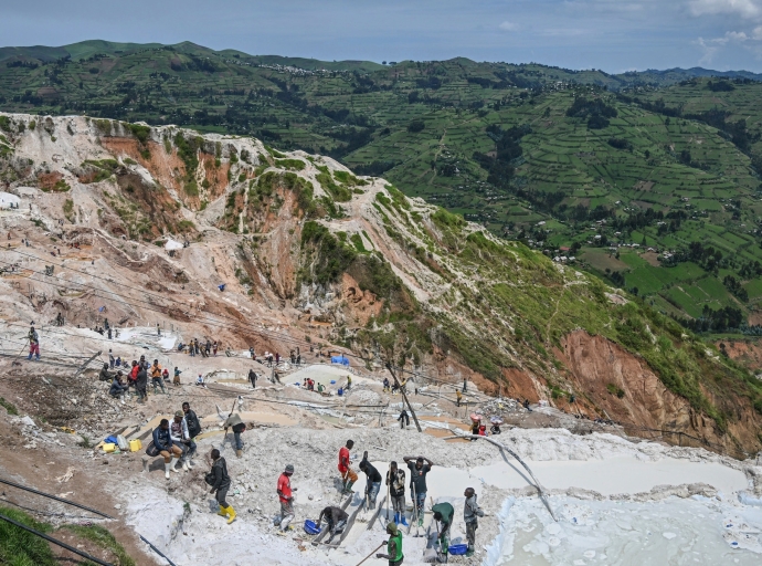 Éboulement meurtrier à Rubaya : le Gouvernement accuse l’exploitation illégale orchestrée par le Rwanda et le M23