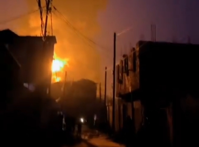 Kinshasa : un incendie majeur à Limete 7e rue, un dépôt de diesel en feu 