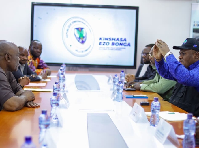 Kinshasa : le gouverneur Daniel Bumba échange avec l'intersyndicale des transporteurs routiers