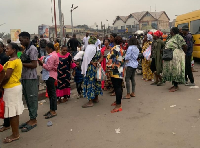 Kinshasa : tensions autour de la reprise du transport, deux morts dans des violences à Masina