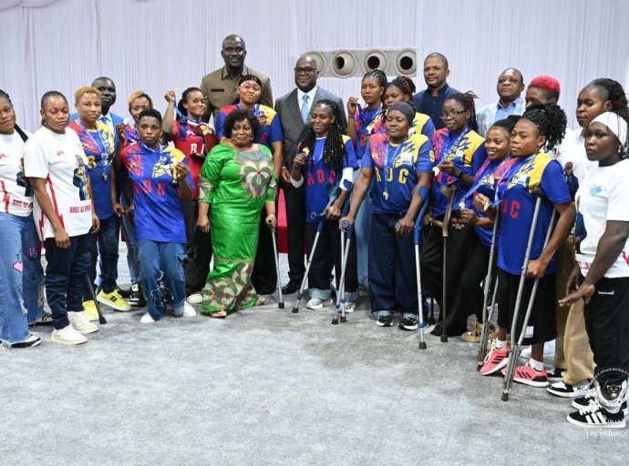 Basket fauteuil : sacrées championnes d’Afrique, les Léopards dames U-25 honorées par Félix Tshisekedi