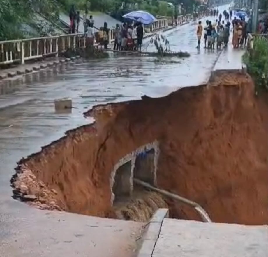 Kikwit : le boulevard Wazabanga cède aux pluies quelques heures avant la visite de Fellix Tshisekedi