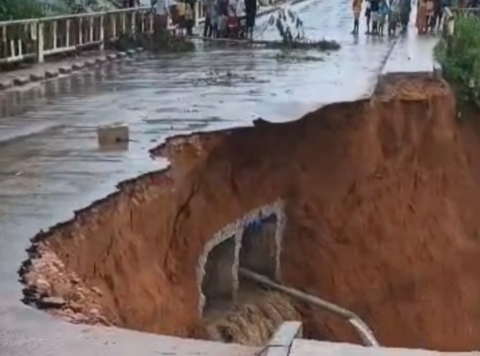 Kikwit : le boulevard Wazabanga cède aux pluies quelques heures avant la visite de Fellix Tshisekedi