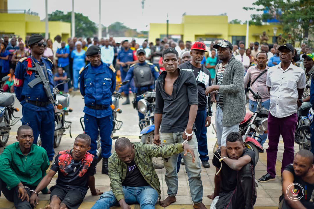 Kinshasa : la lutte contre la criminalité s’intensifie avec l’arrestation de présumés braqueurs à Barumbu