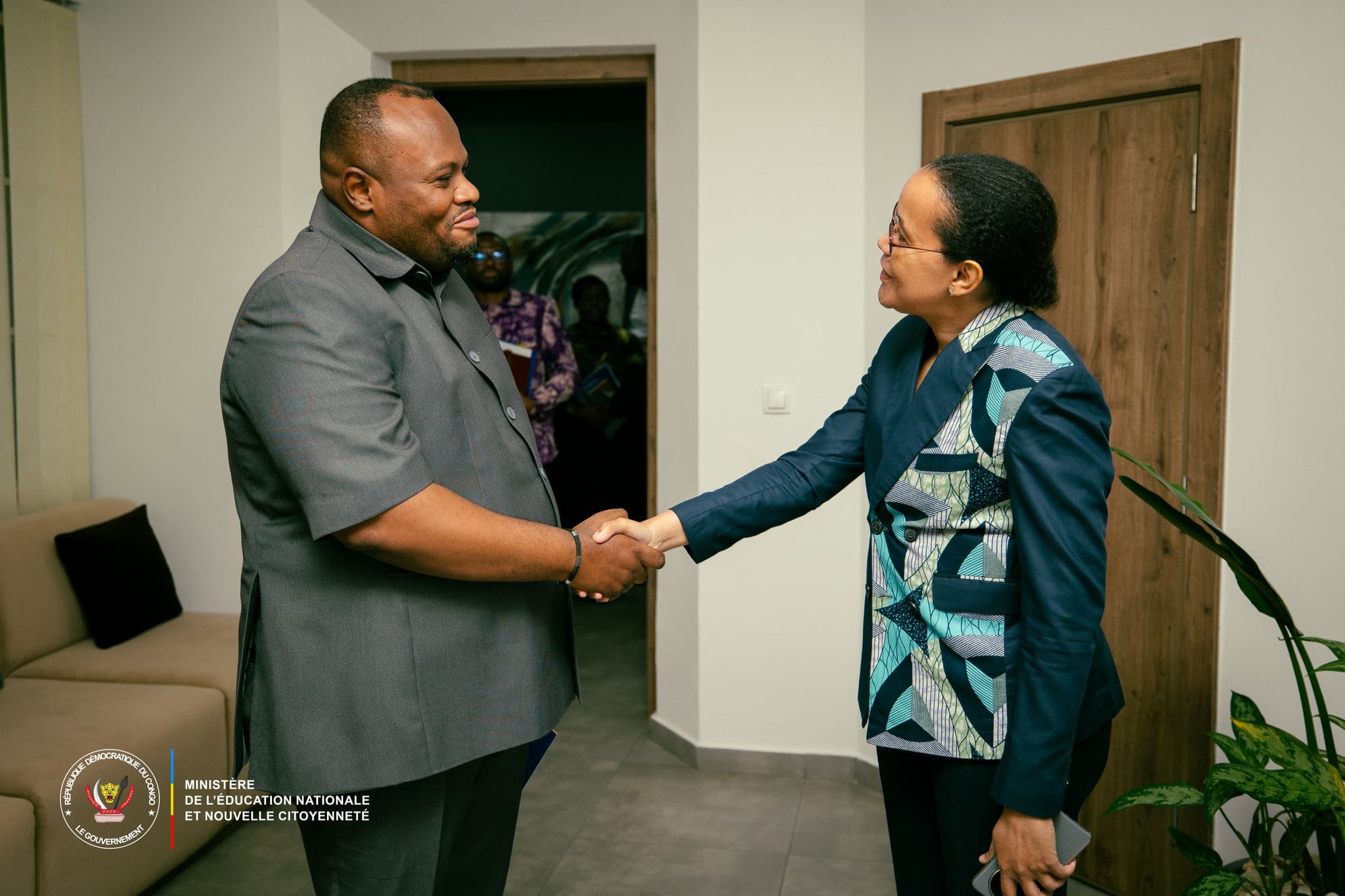 Kinshasa : le gouvernement lance une campagne de salubrité en milieu scolaire pour former des élèves citoyens