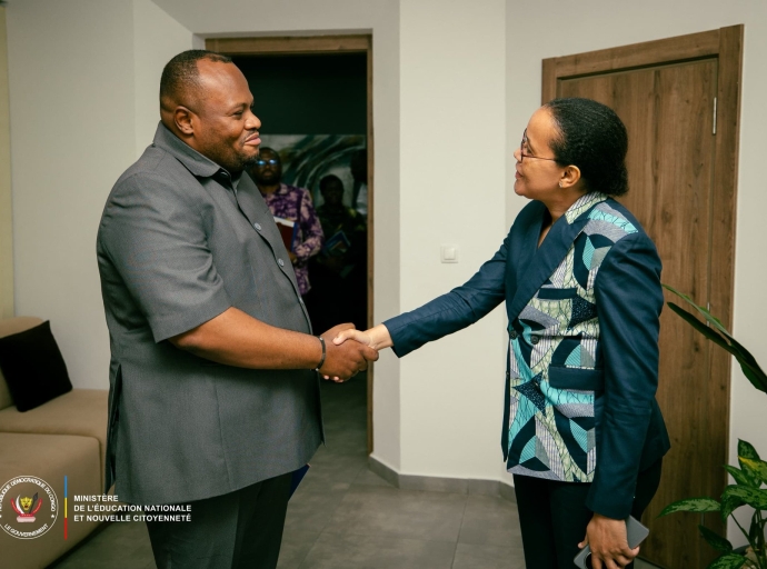 Kinshasa : le gouvernement lance une campagne de salubrité en milieu scolaire pour former des élèves citoyens