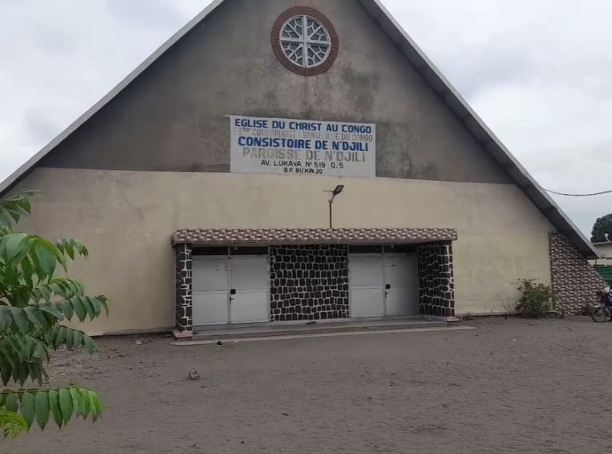 Nuit d’horreur à Nd’jili : une attaque armée dans une église fait un mort et plonge un quartier dans l’effroi